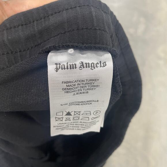 Palm Angels Kids logo-print track shorts MSRP
$258+ size 8-9 - Picture 4 of 4